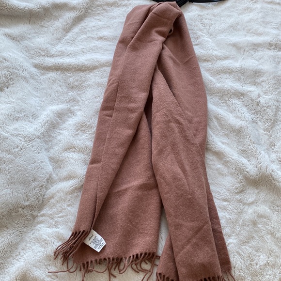 Wilfred 100% Wool Scarf - Picture 4 of 4